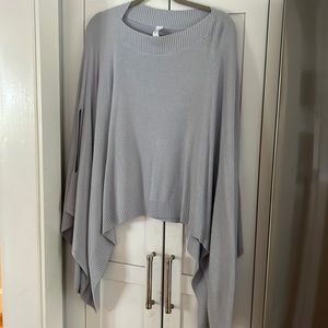 Lululemon Poncho. Silvery Grey.